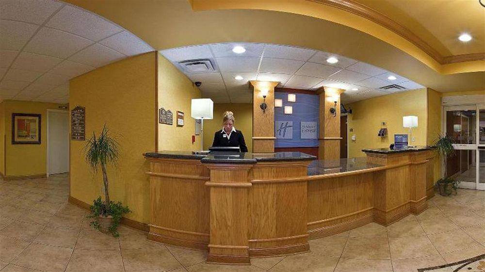 Holiday Inn Express Hotel & Suites Louisville South-Hillview, An Ihg Hotel Екстериор снимка