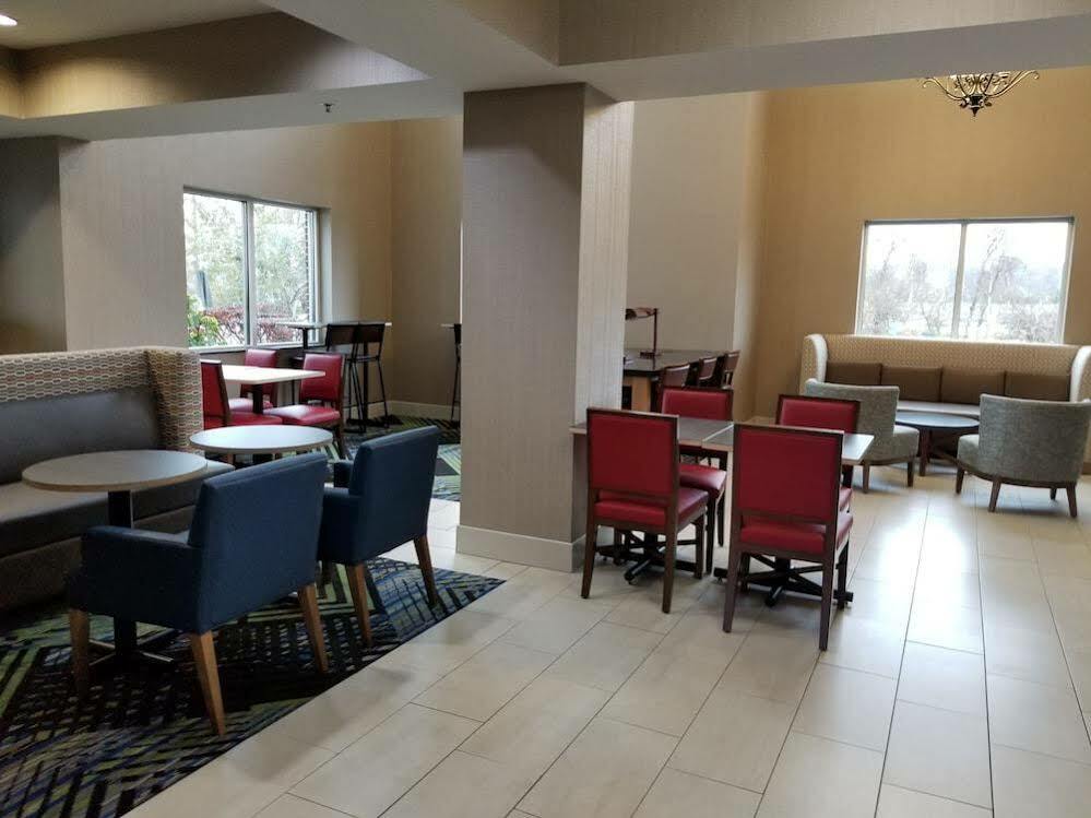 Holiday Inn Express Hotel & Suites Louisville South-Hillview, An Ihg Hotel Екстериор снимка